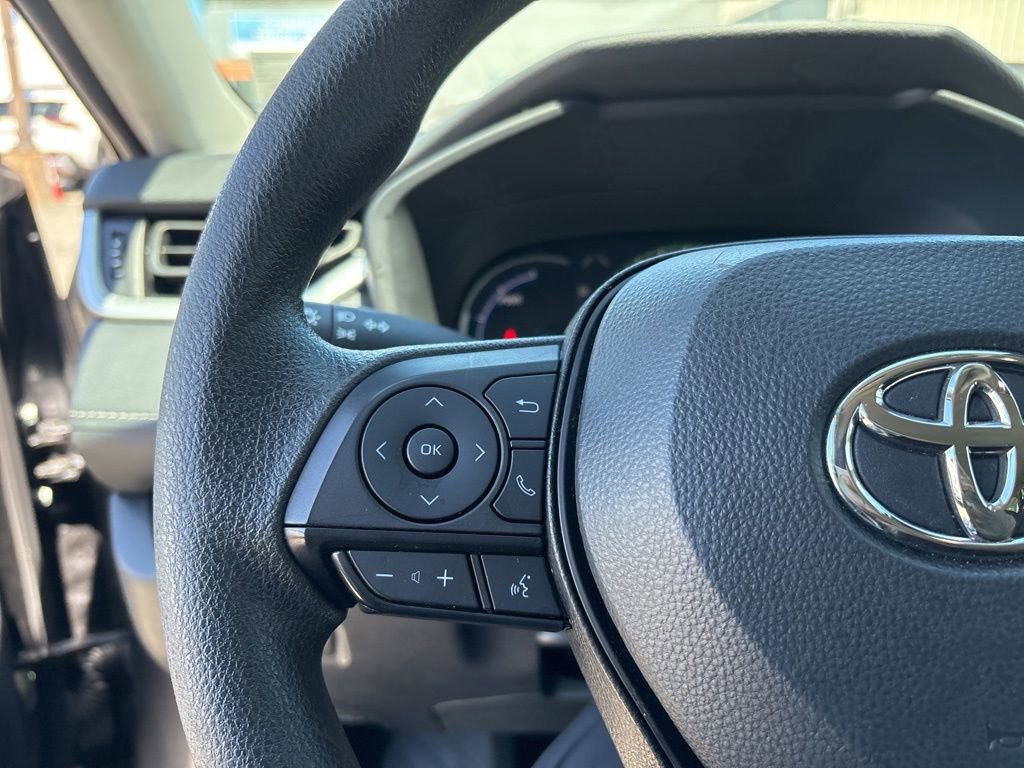 Used 2025 Toyota RAV4 LE AWD/4WD image 21