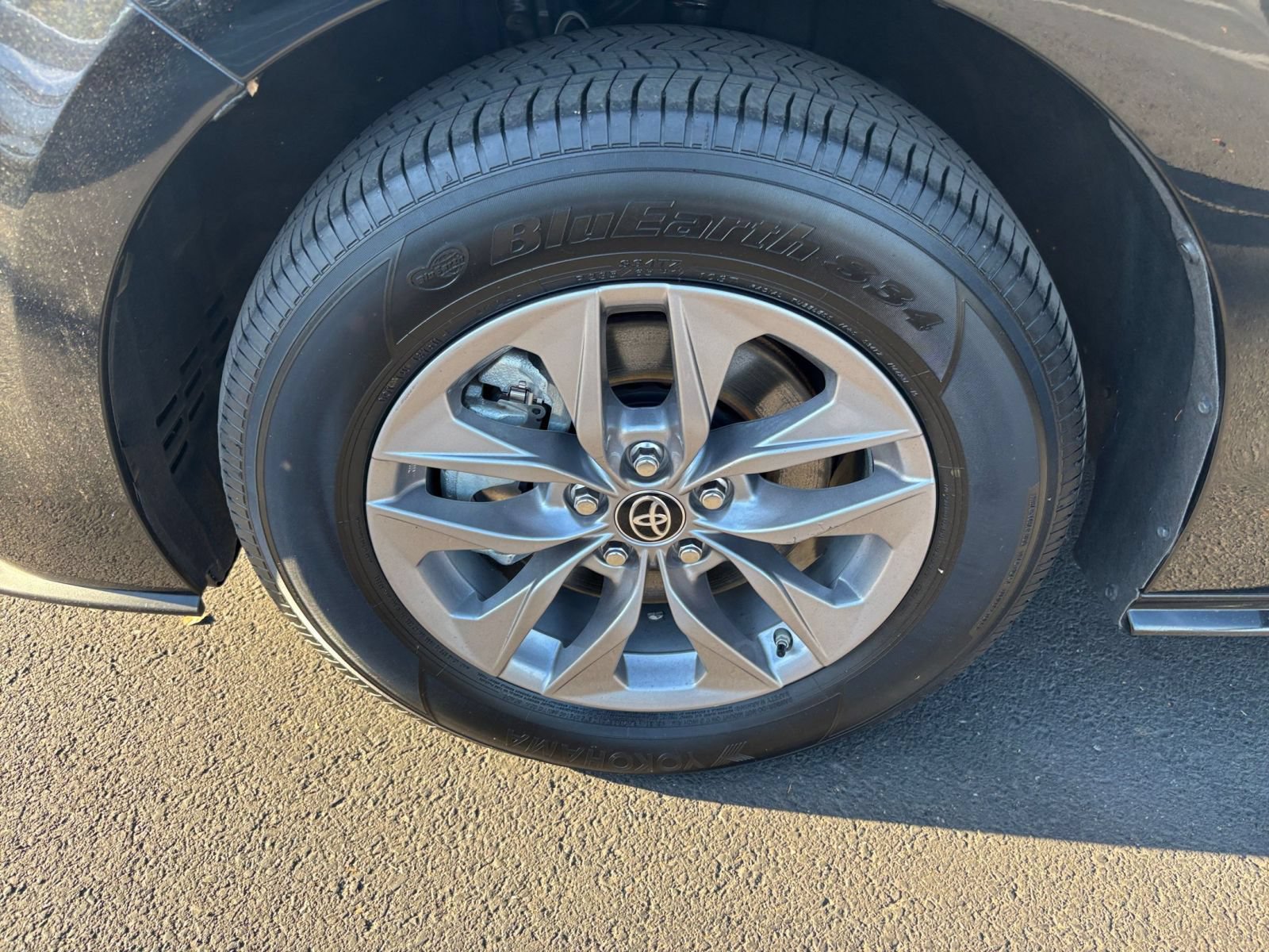 Used 2025 Toyota Sienna XLE FWD image 33