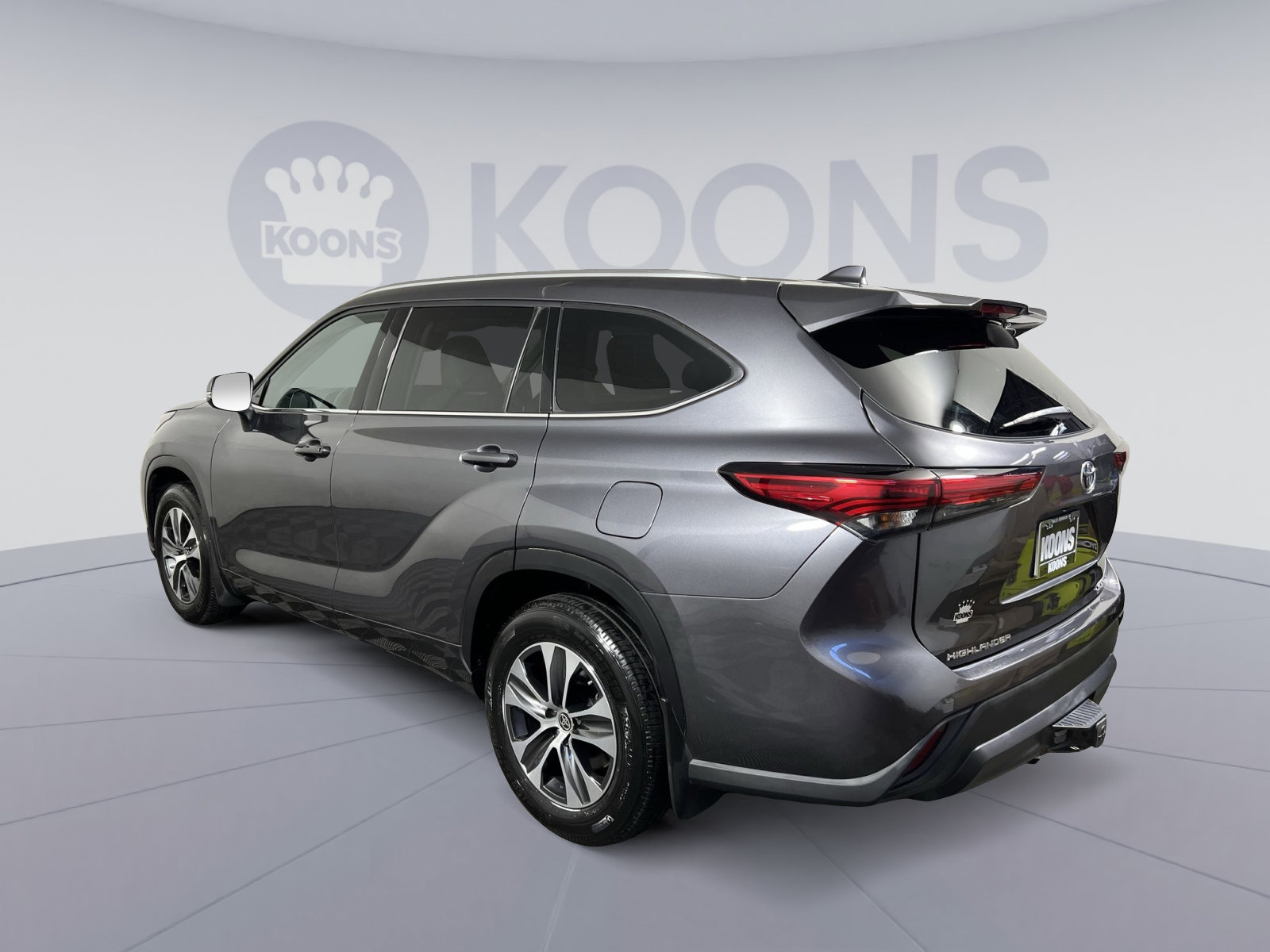 Used 2021 Toyota Highlander XLE AWD/4WD image 8