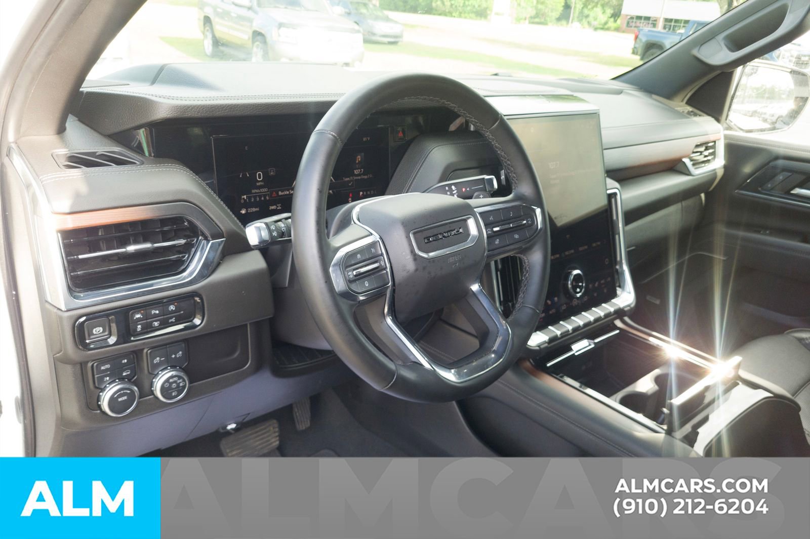 Used 2025 GMC Yukon XL Denali AWD/4WD image 16