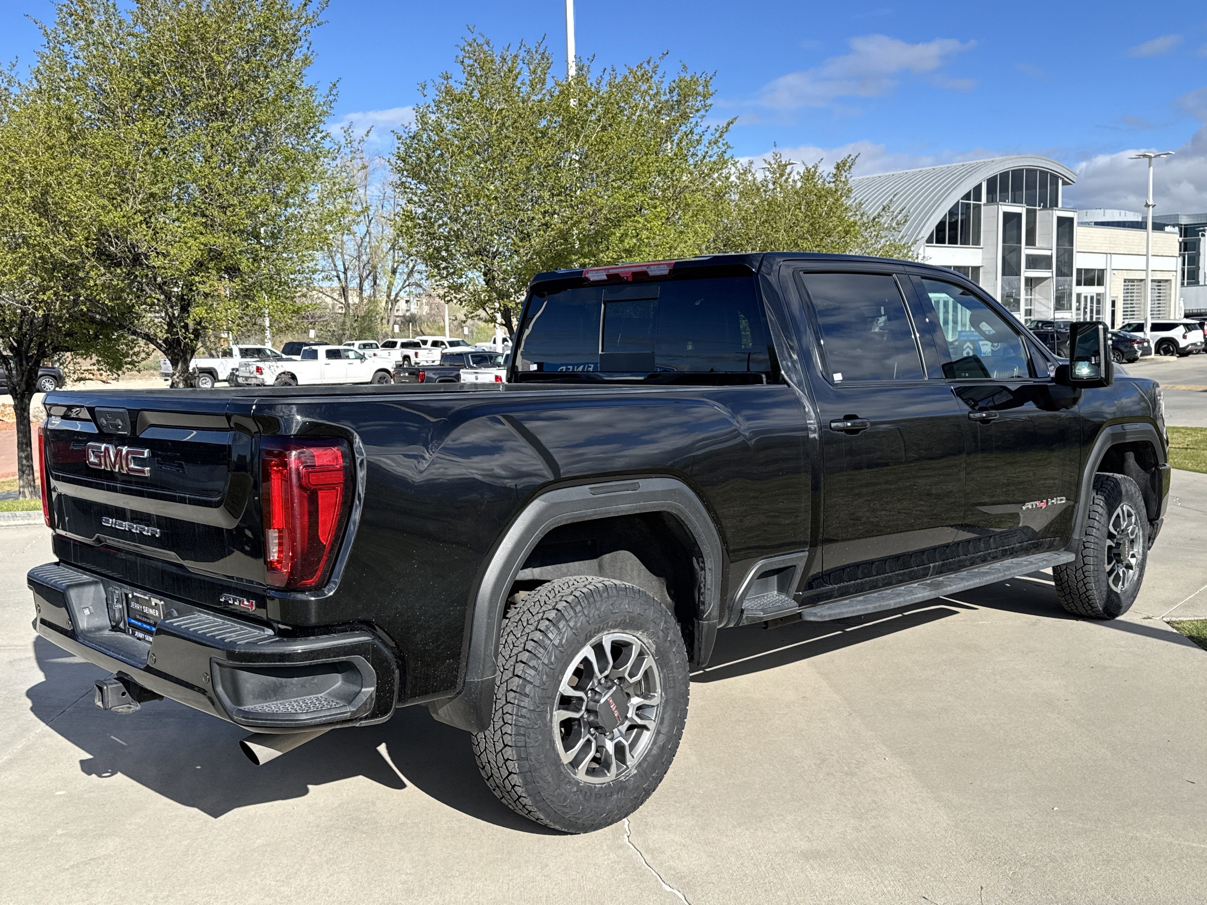 Used 2022 GMC Sierra 2500 AT4 w/ AT4 Preferred Package AWD/4WD image 5