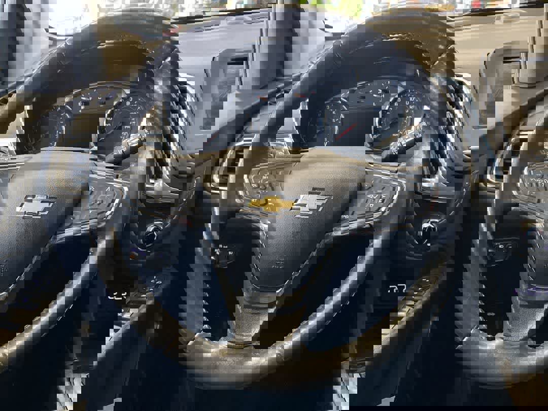 Used 2020 Chevrolet Equinox LT w/ Driver Convenience Package image 17