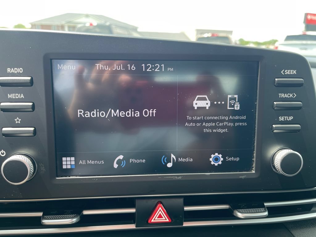 Used 2025 Hyundai Elantra SE FWD image 21