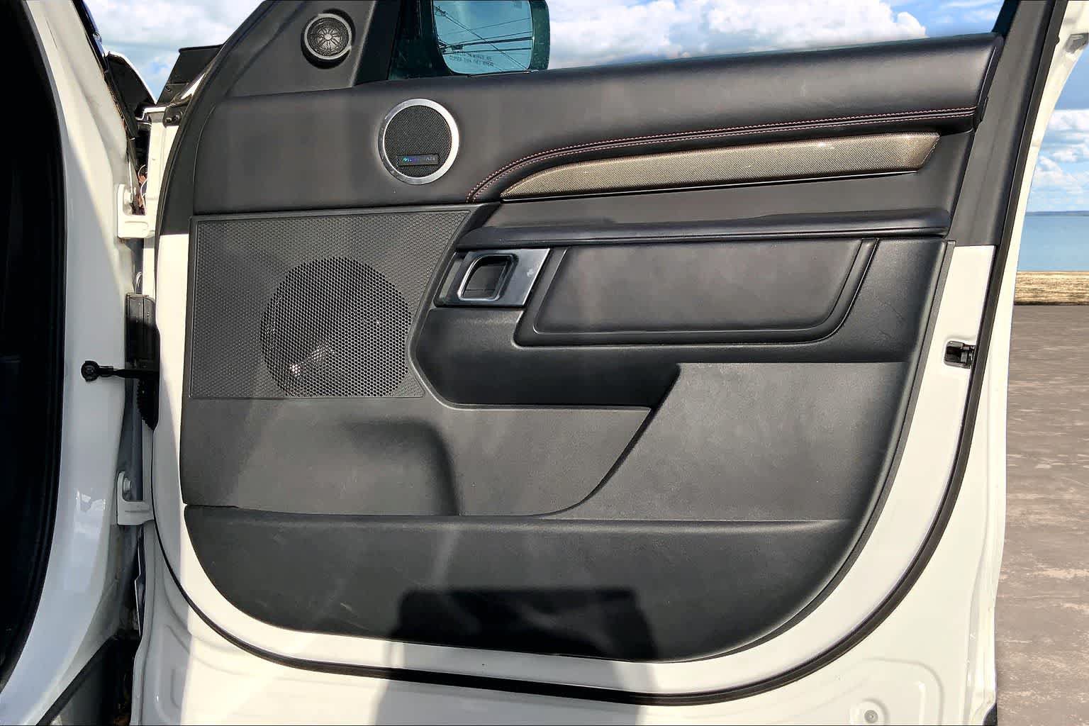 Used 2020 Land Rover Discovery HSE AWD/4WD image 28
