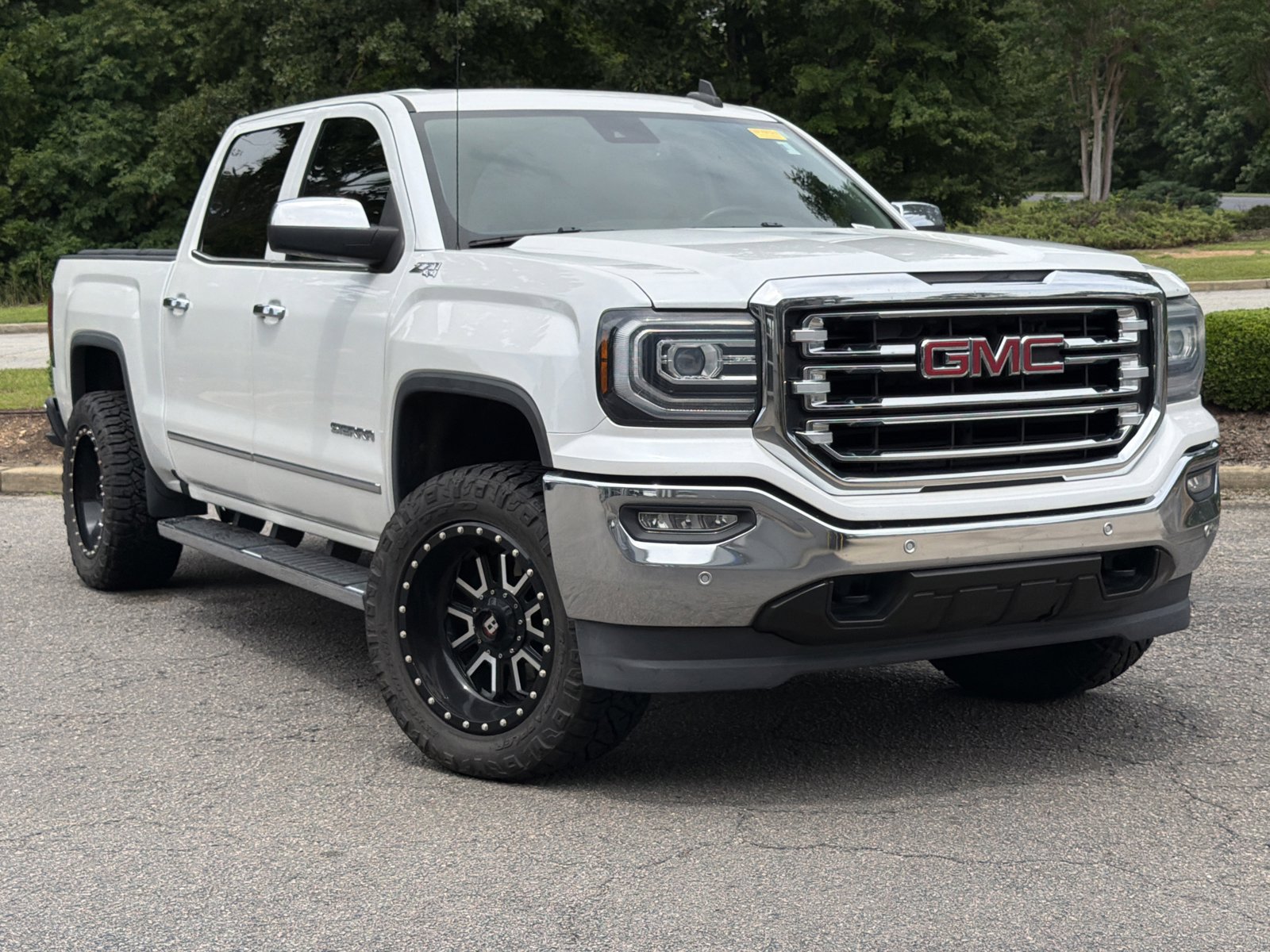Used 2018 GMC Sierra 1500 SLT AWD/4WD image 2