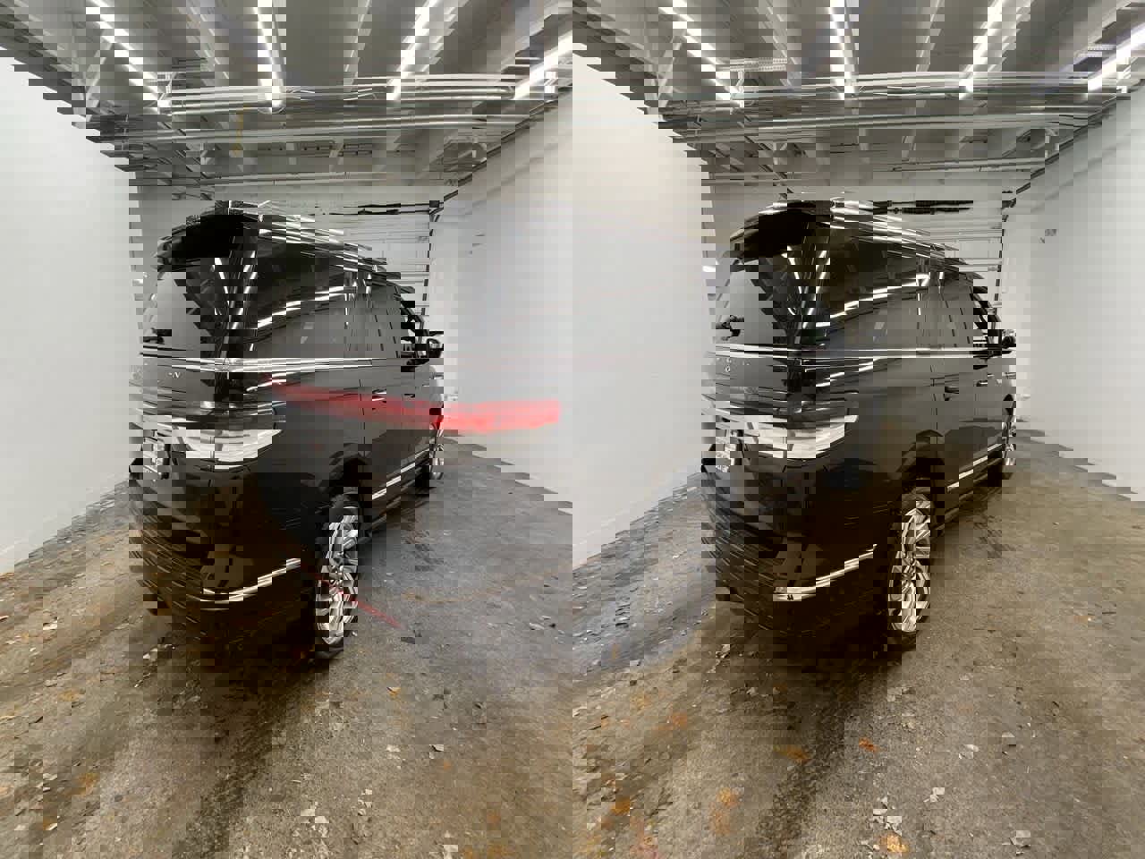 Used 2023 Lincoln Navigator L Reserve image 6