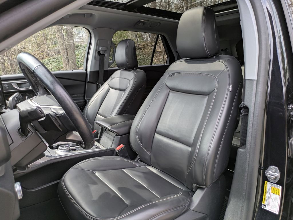 Used 2021 Ford Explorer XLT w/ Equipment Group 202A AWD/4WD image 12