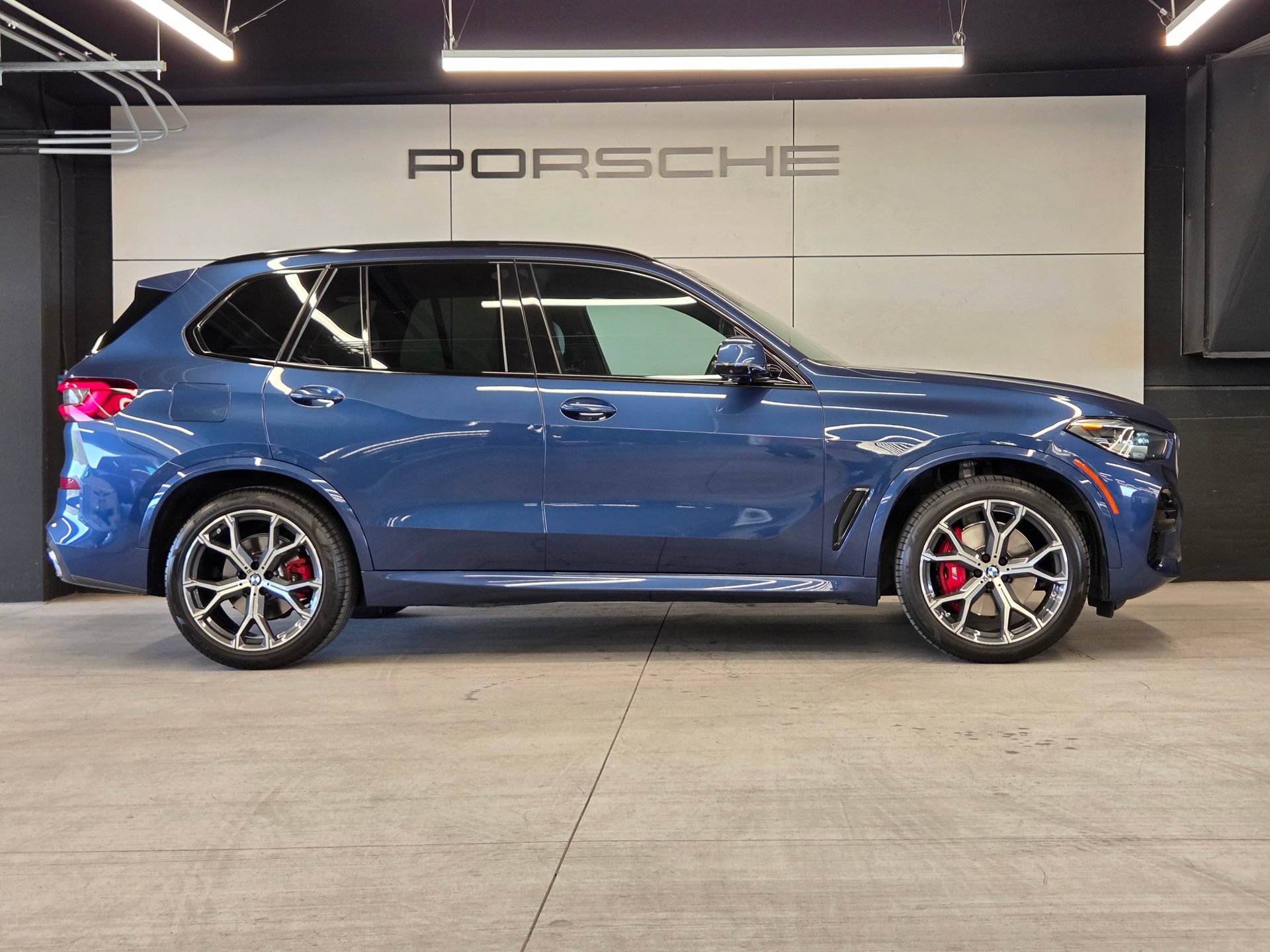 Used 2023 BMW X5 xDrive40i w/ M Sport Package AWD/4WD image 28