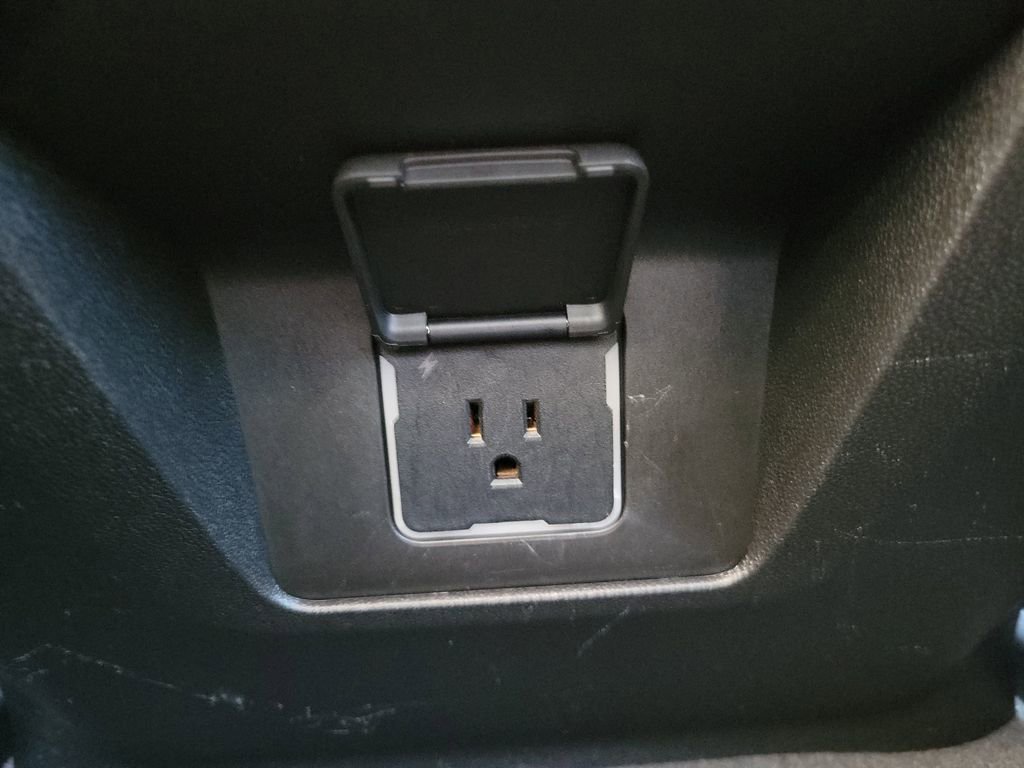 Used 2024 Chevrolet Suburban LT image 17