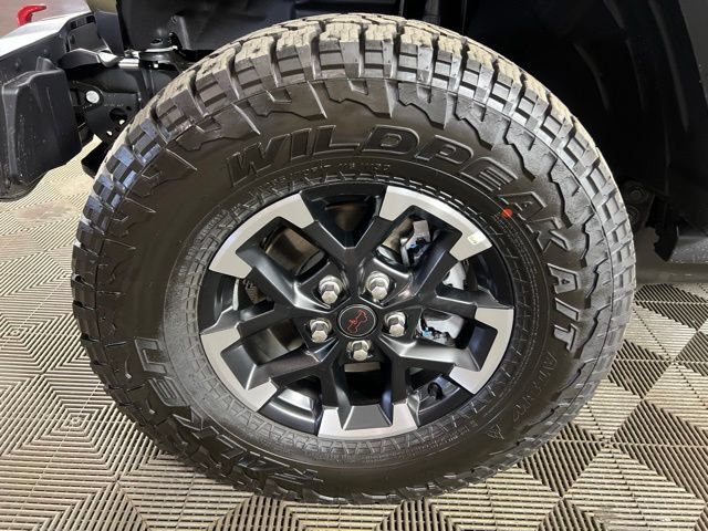 New 2026 Jeep Gladiator Rubicon w/ Steel Power Dome Hood Package AWD/4WD image 8
