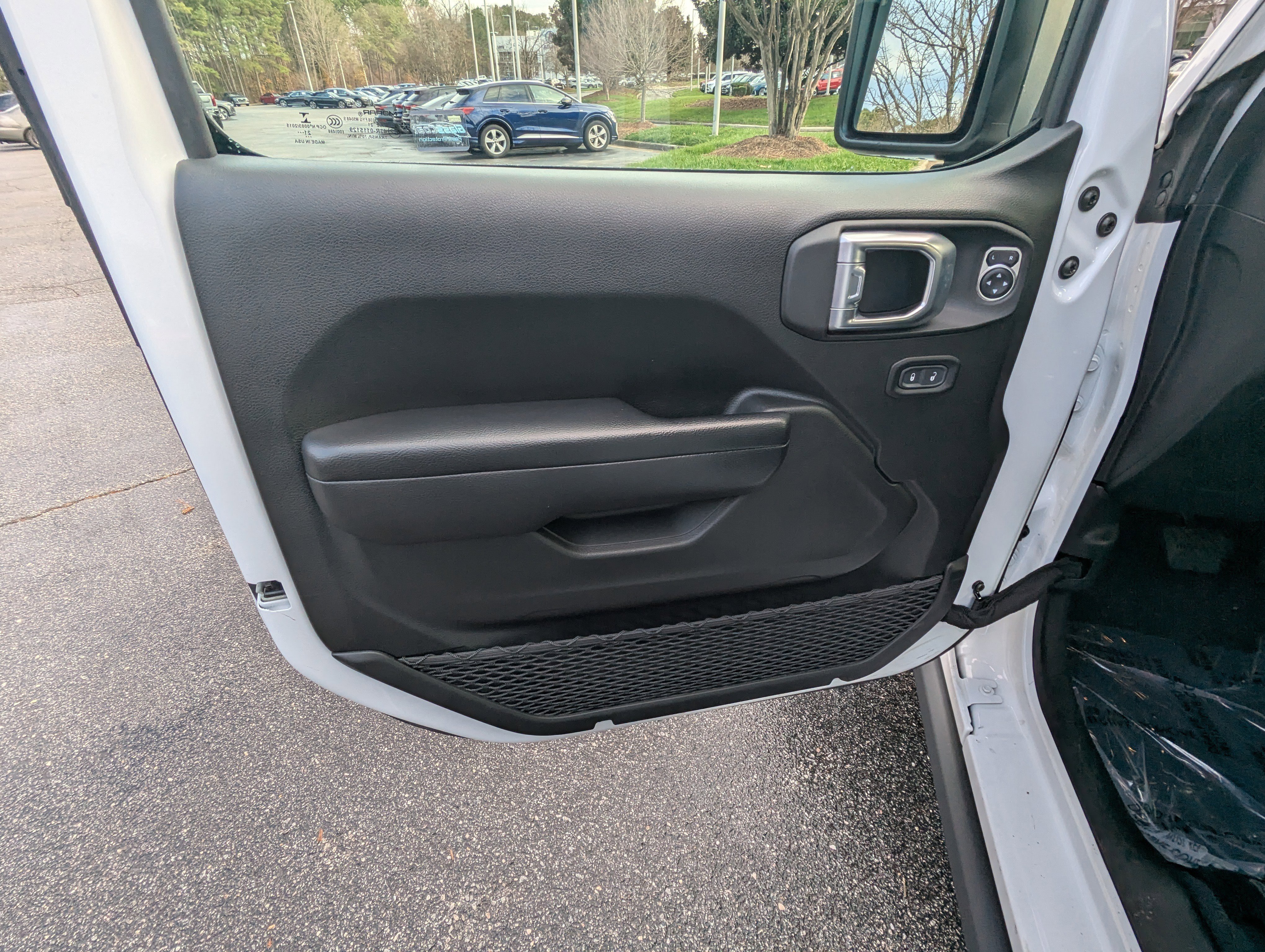 Used 2021 Jeep Gladiator Willys image 14