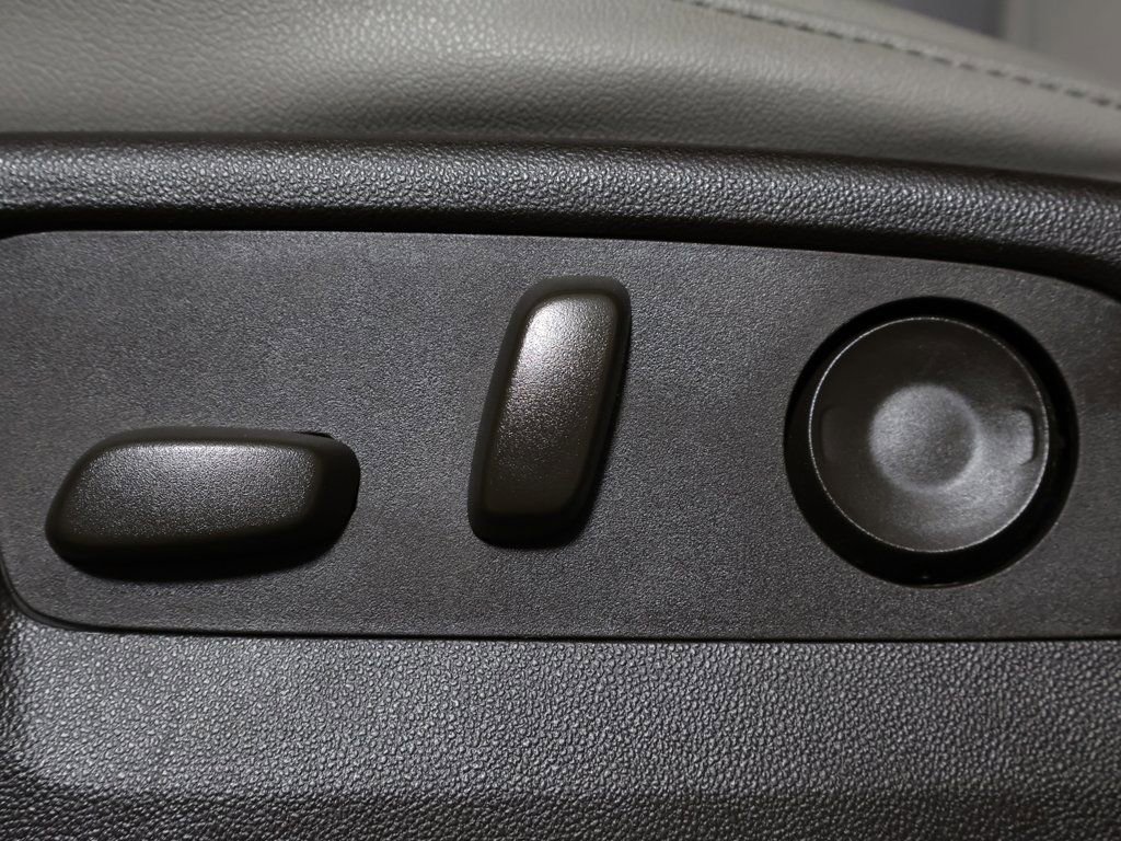 Used 2023 Chevrolet Tahoe Z71 w/ Z71 Off-Road Package image 32