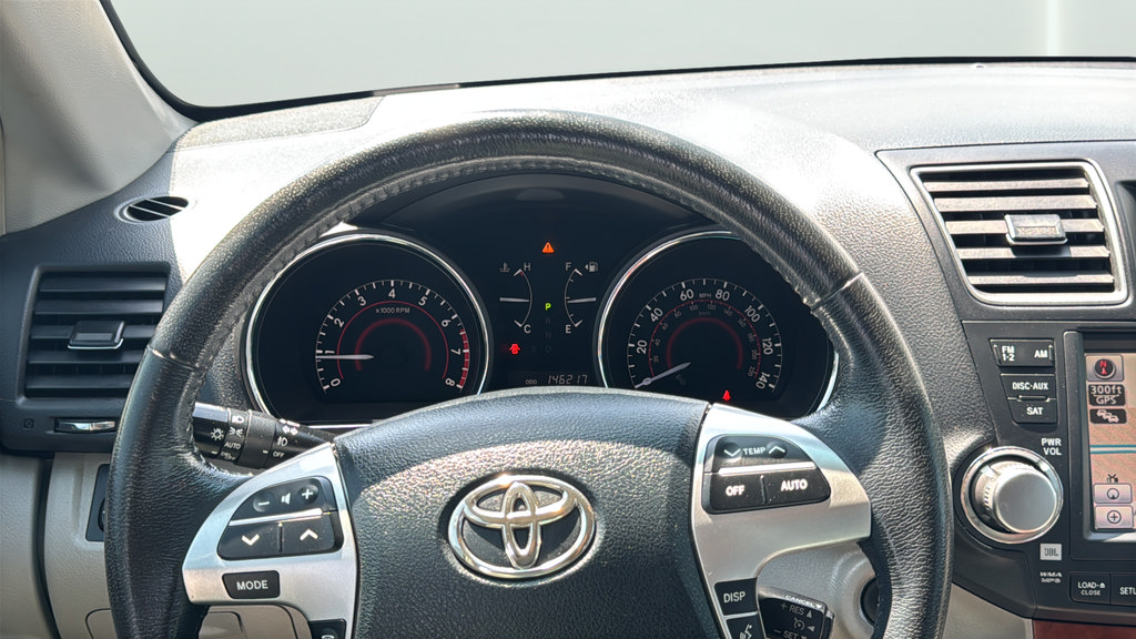 Used 2012 Toyota Highlander Limited w/ Tow Pkg FWD image 28