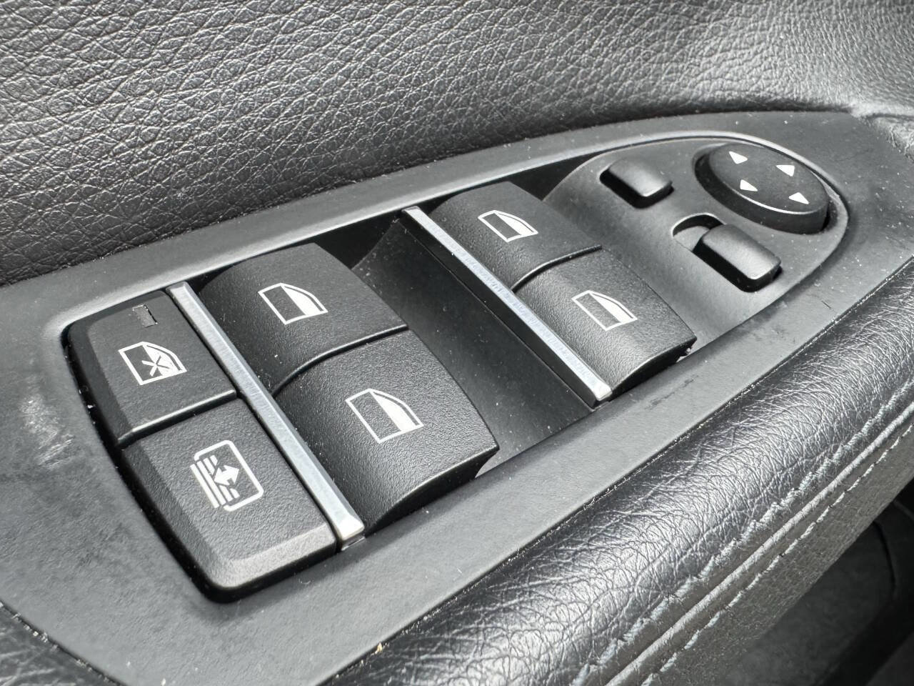 Used 2015 BMW 740i 740i 4dr Sedan w/ Executive Package RWD image 16