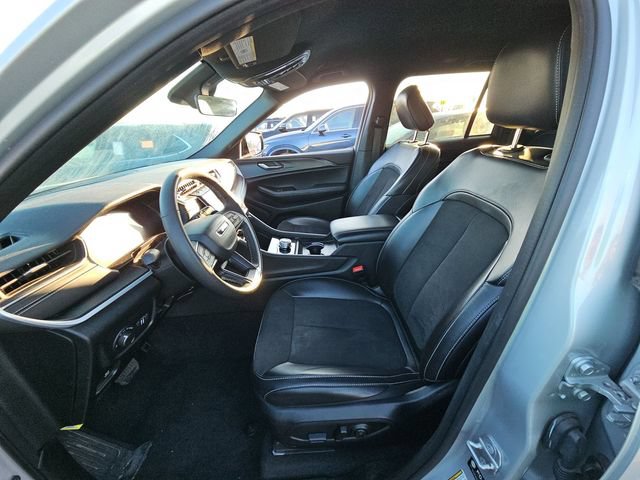 Used 2025 Jeep Grand Cherokee Altitude AWD/4WD image 6