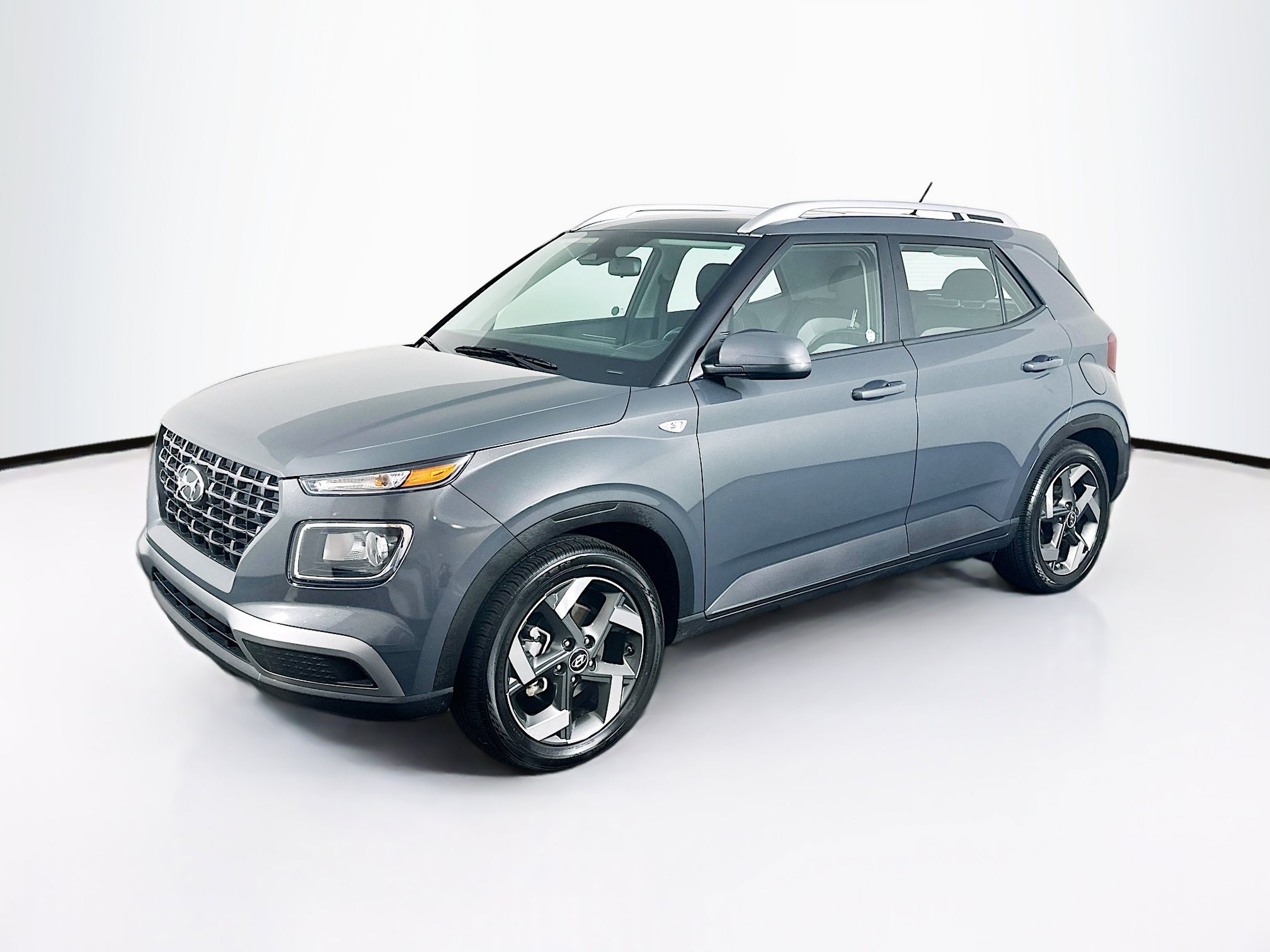 Used 2023 Hyundai Venue SEL FWD image 3