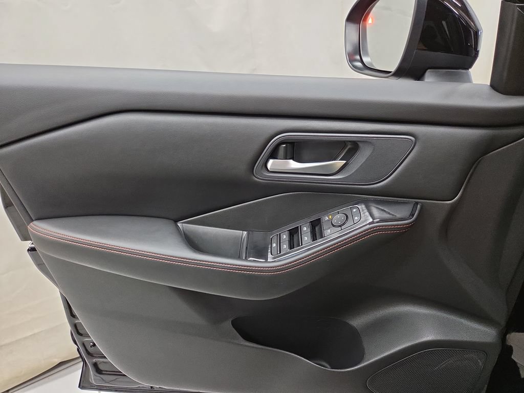 Used 2025 Nissan Rogue SV AWD/4WD image 20