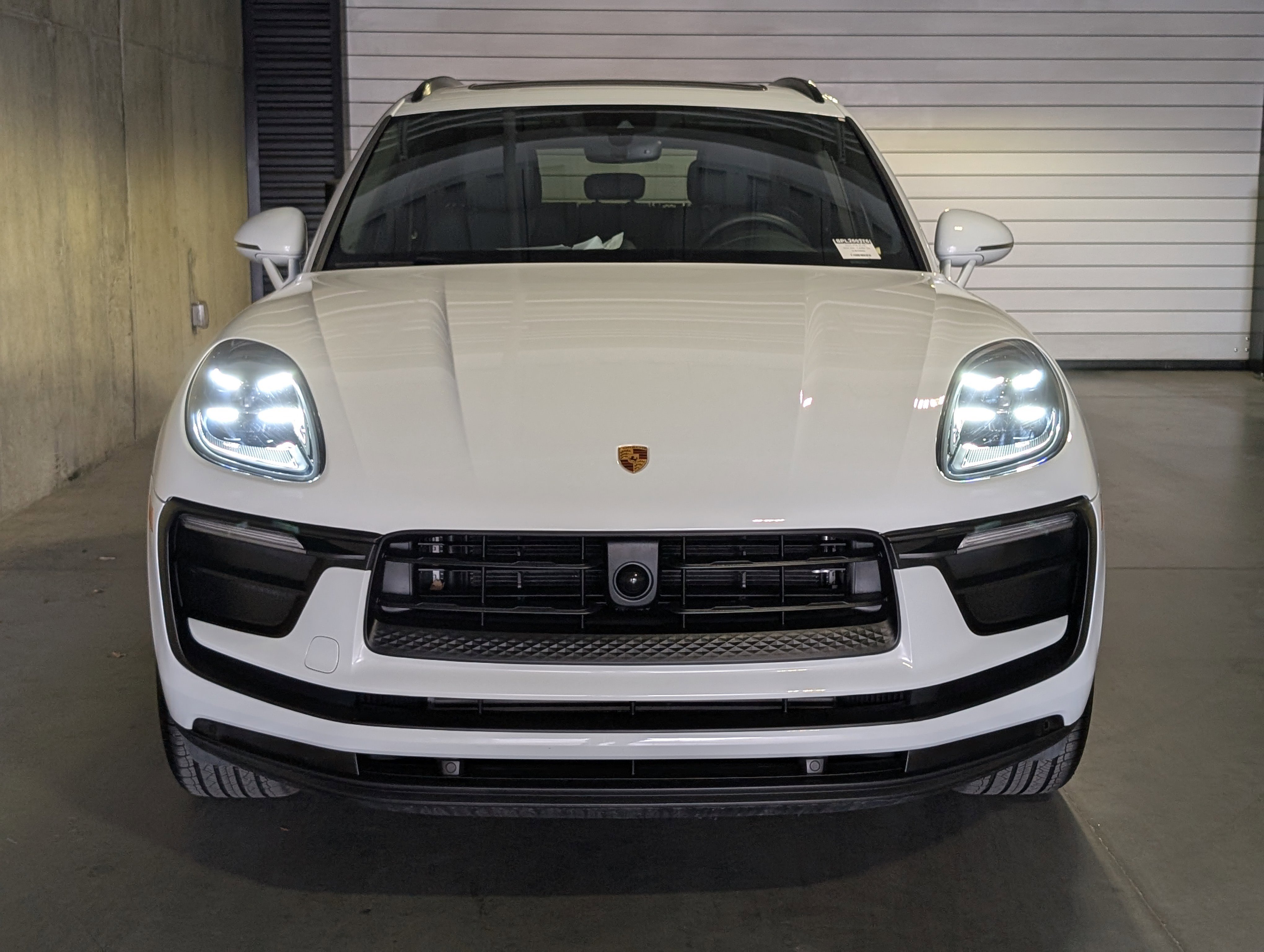 Certified 2025 Porsche Macan image 12