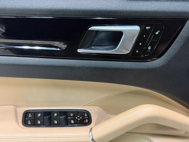Used 2019 Porsche Cayenne AWD/4WD image 13