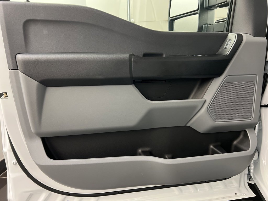New 2026 Ford F250 XL w/ XL Chrome Package image 24