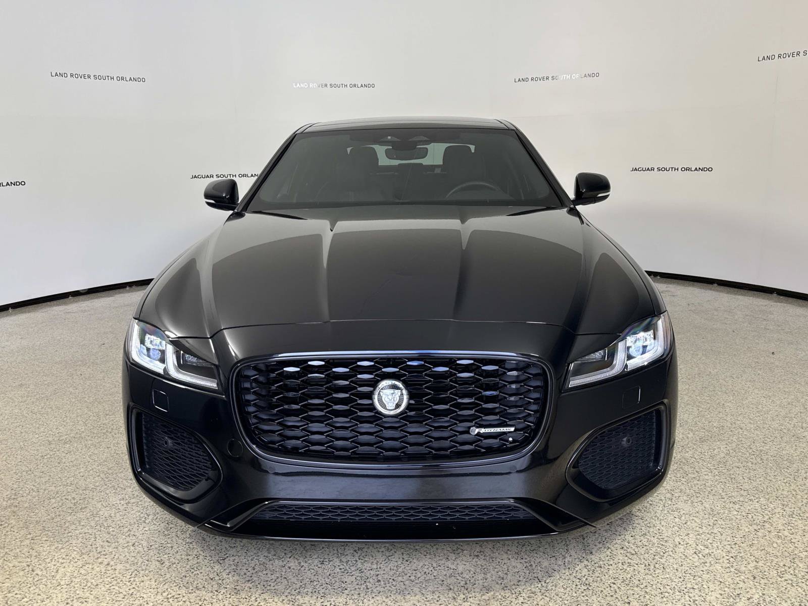 Certified 2024 Jaguar XF R-Dynamic SE AWD/4WD image 8