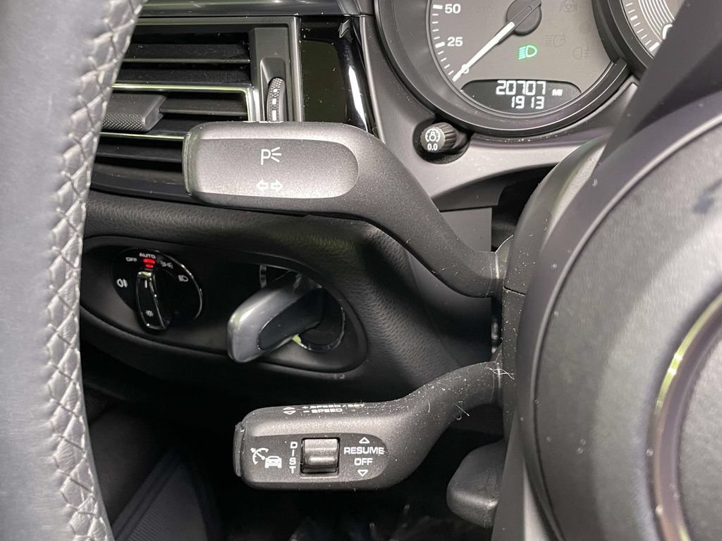 Certified 2024 Porsche Macan AWD/4WD image 42