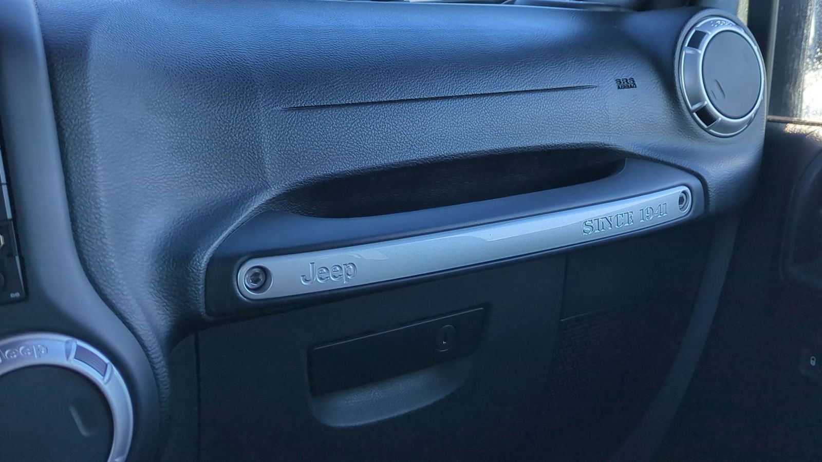 Used 2016 Jeep Wrangler Unlimited Rubicon image 34