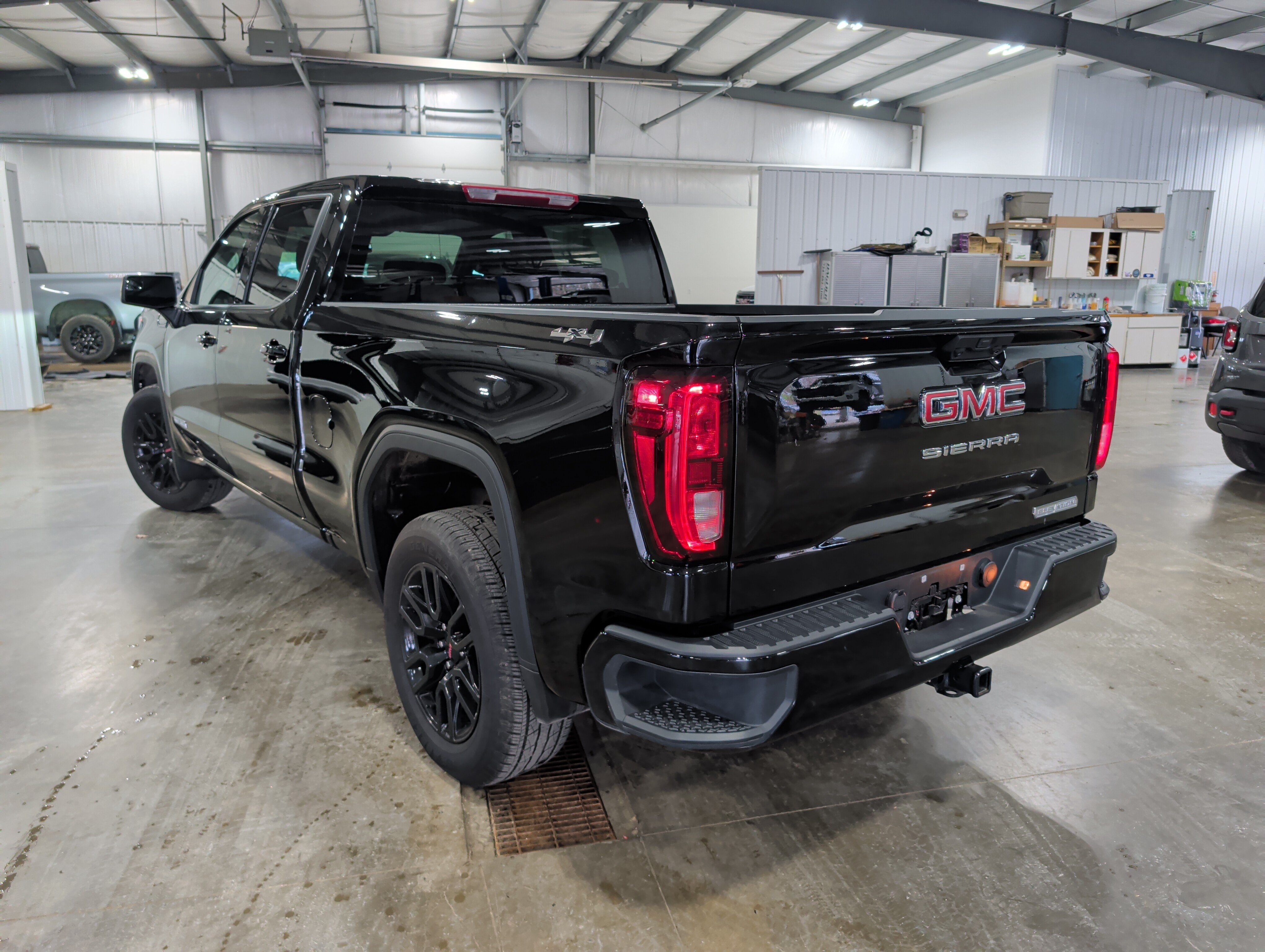 Used 2025 GMC Sierra 1500 Elevation AWD/4WD image 4