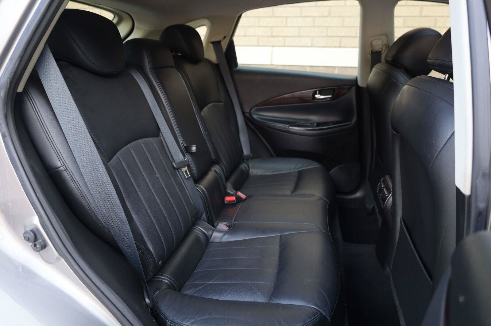 Used 2010 INFINITI EX35 Journey RWD image 25