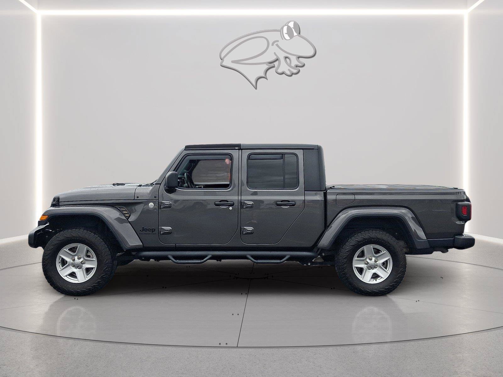 Used 2021 Jeep Gladiator Sport AWD/4WD image 2