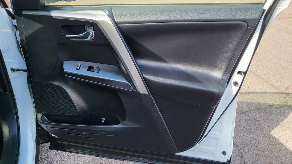 Used 2017 Toyota RAV4 XLE image 17