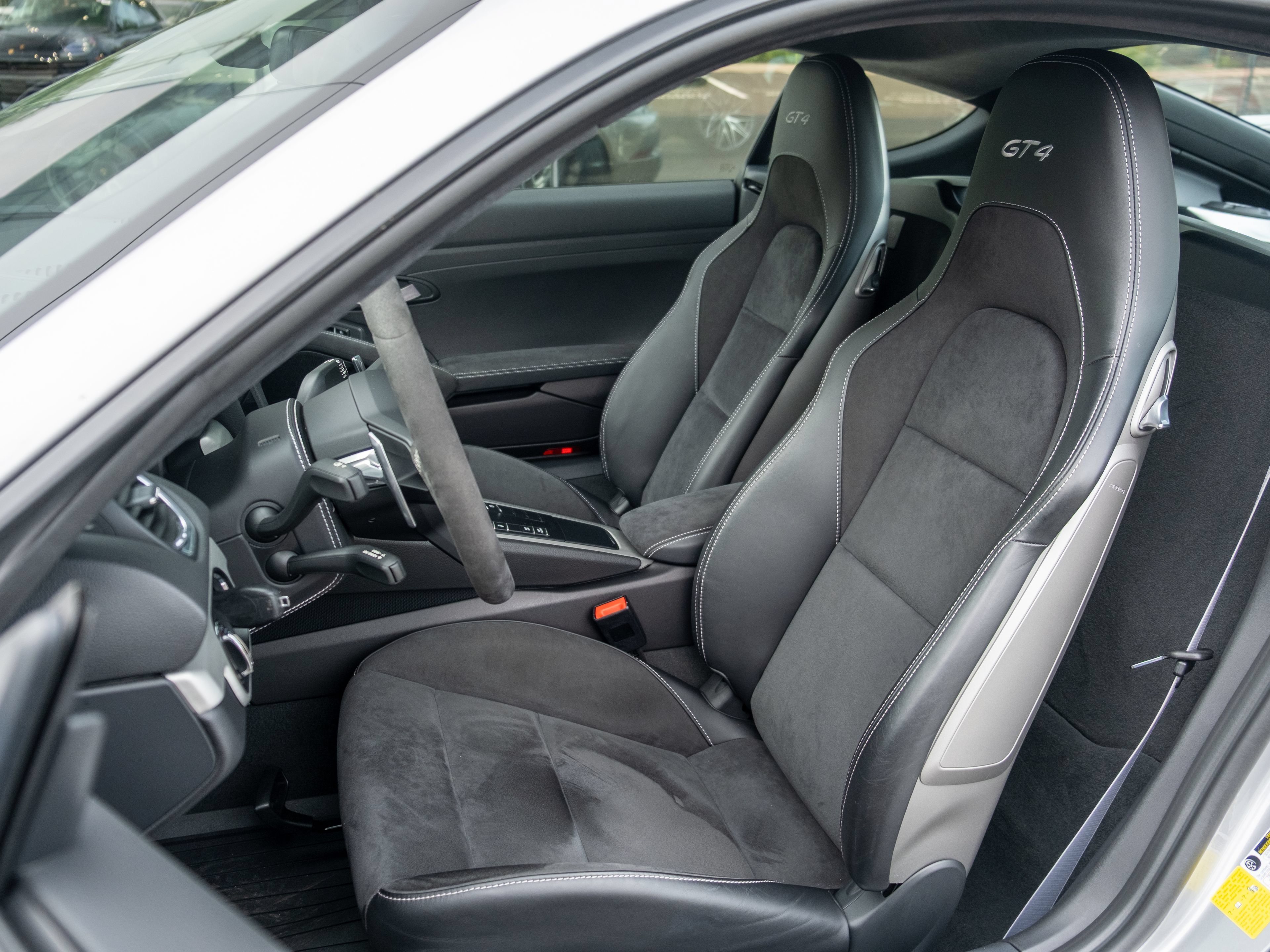 Certified 2021 Porsche 718 Cayman GT4 RWD image 5