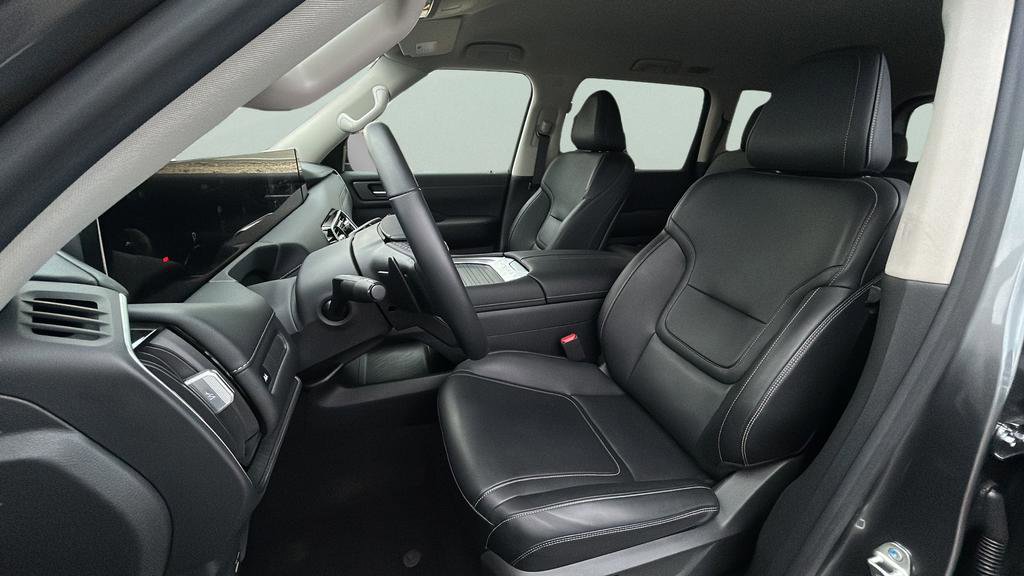 Used 2025 Nissan Armada SV RWD image 13