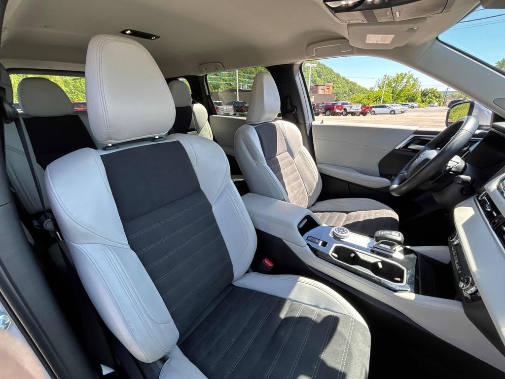Used 2025 Mitsubishi Outlander SE AWD/4WD image 33