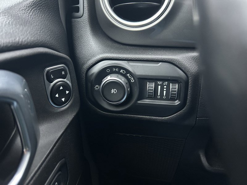 Used 2021 Jeep Wrangler Unlimited Sahara image 22