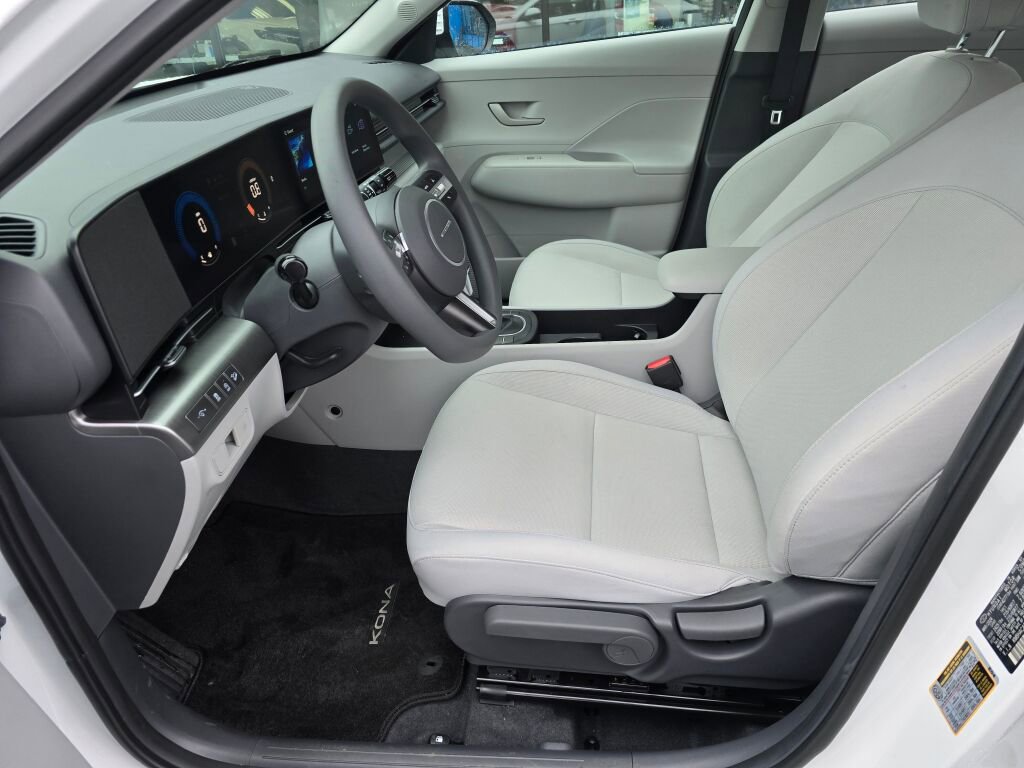 Used 2024 Hyundai Kona SE image 13