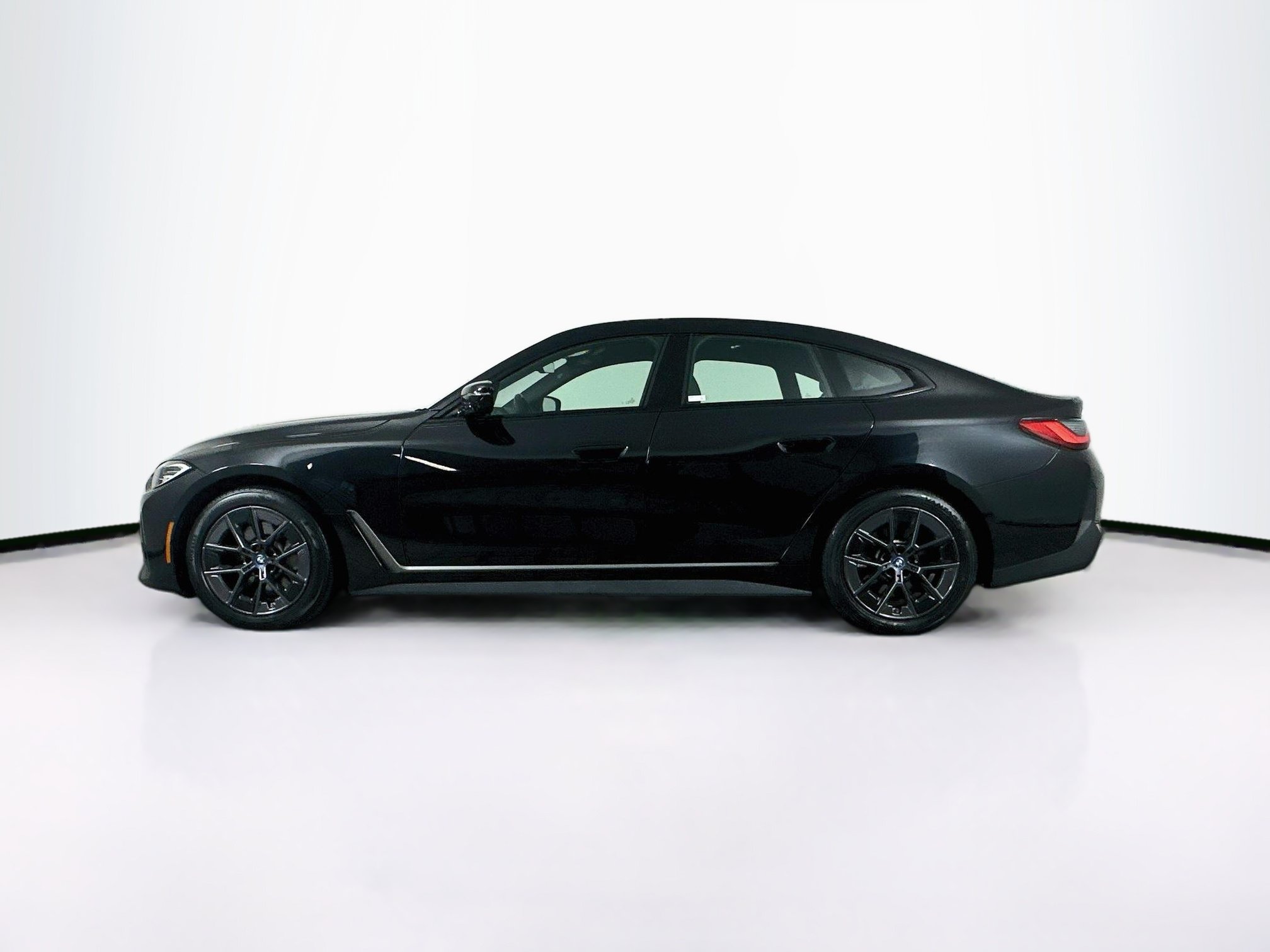 Used 2023 BMW i4 eDrive35 w/ Premium Package RWD image 4
