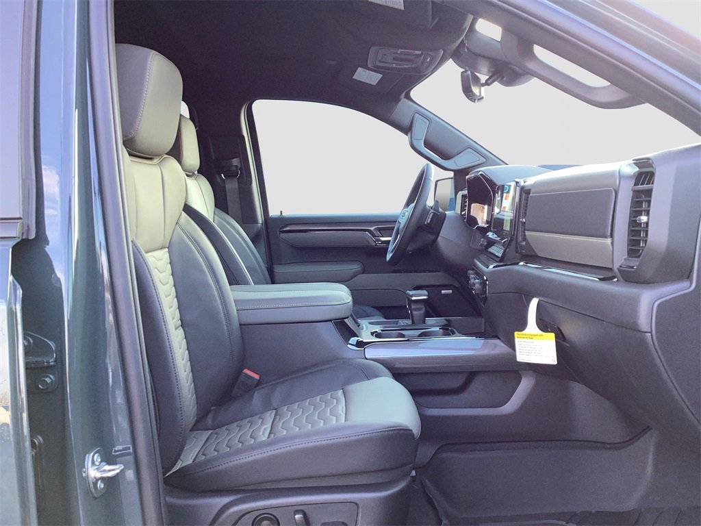 New 2026 Chevrolet Silverado 1500 ZR2 w/ Dark Appearance Package image 32