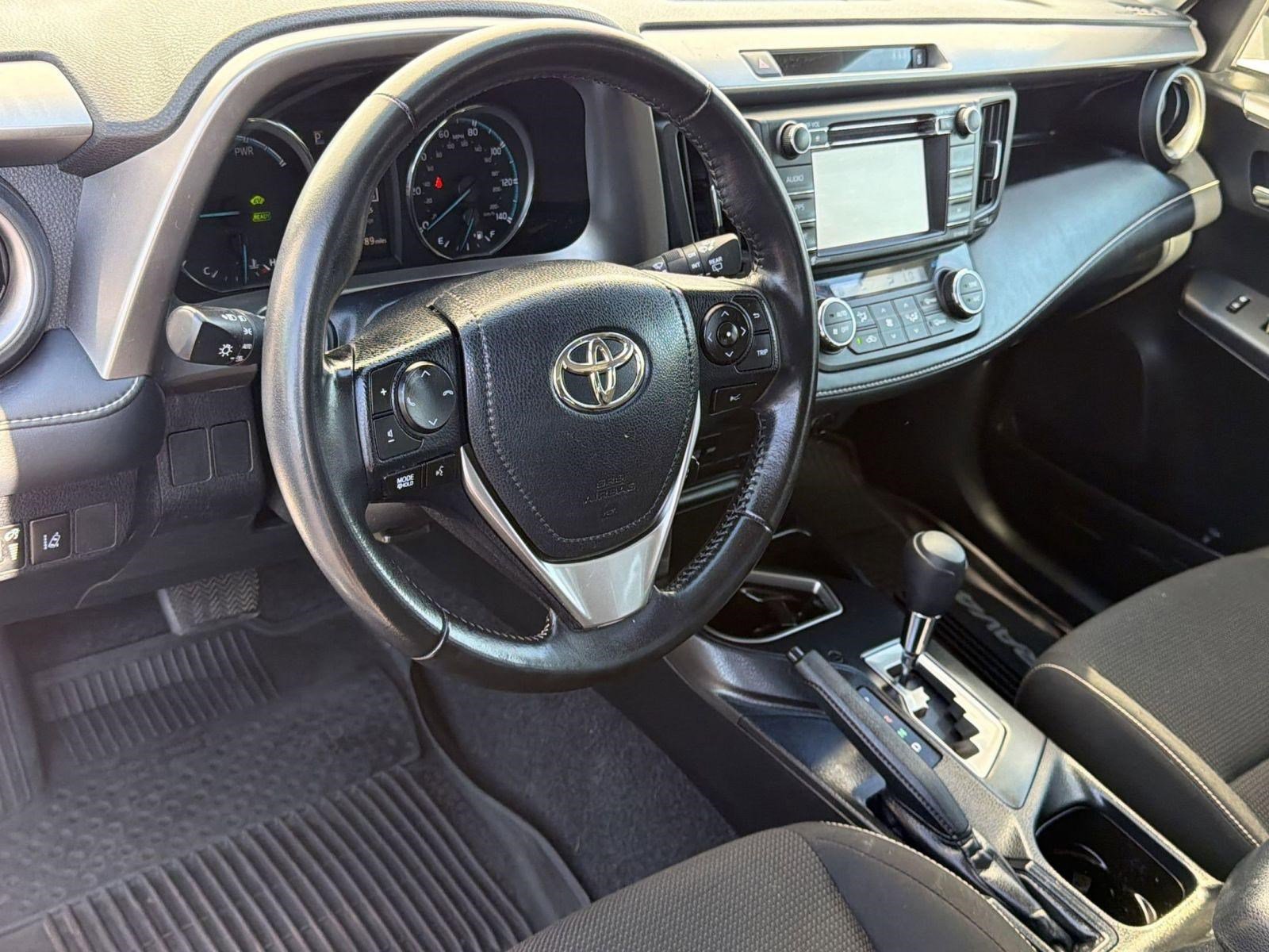 Used 2018 Toyota RAV4 XLE AWD/4WD image 4