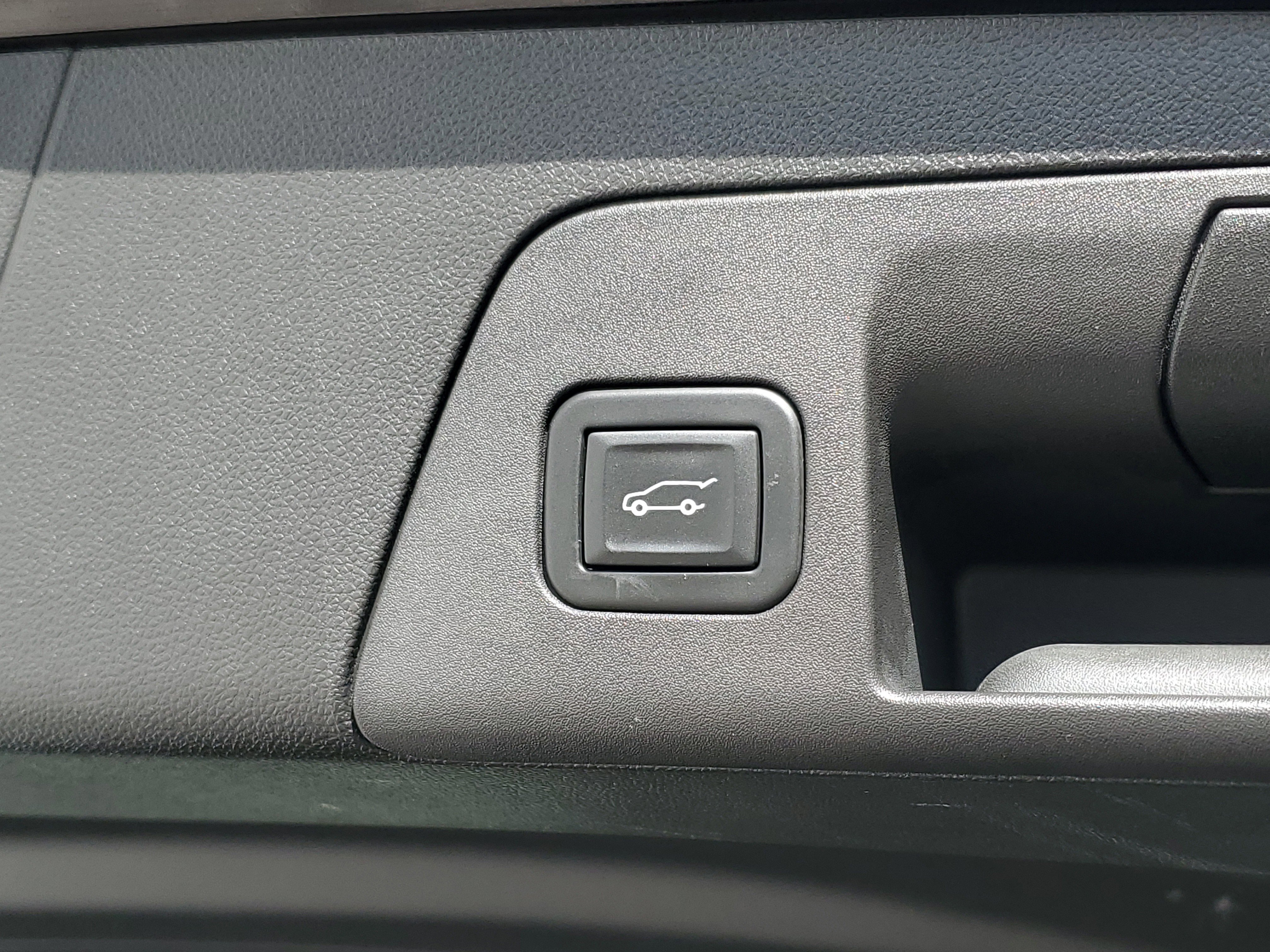 Used 2023 Buick Envision Essence w/ Sport Touring Package image 11