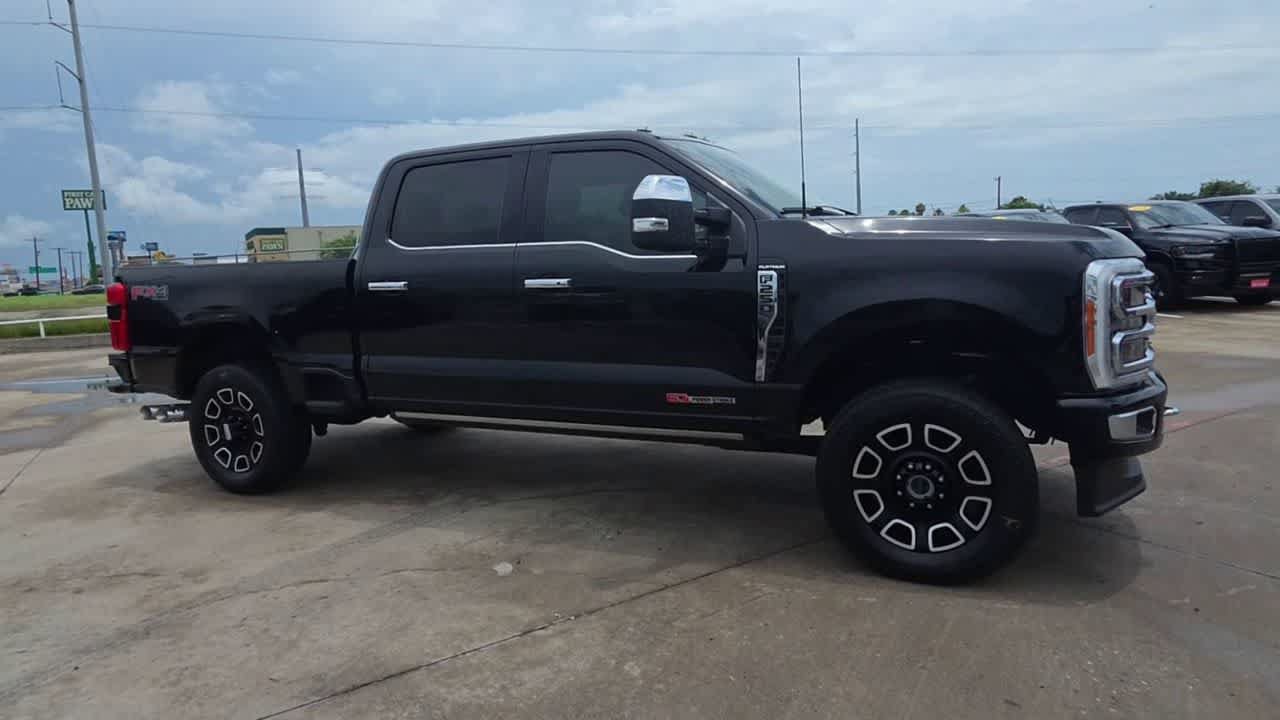Used 2023 Ford F250 Platinum AWD/4WD image 2