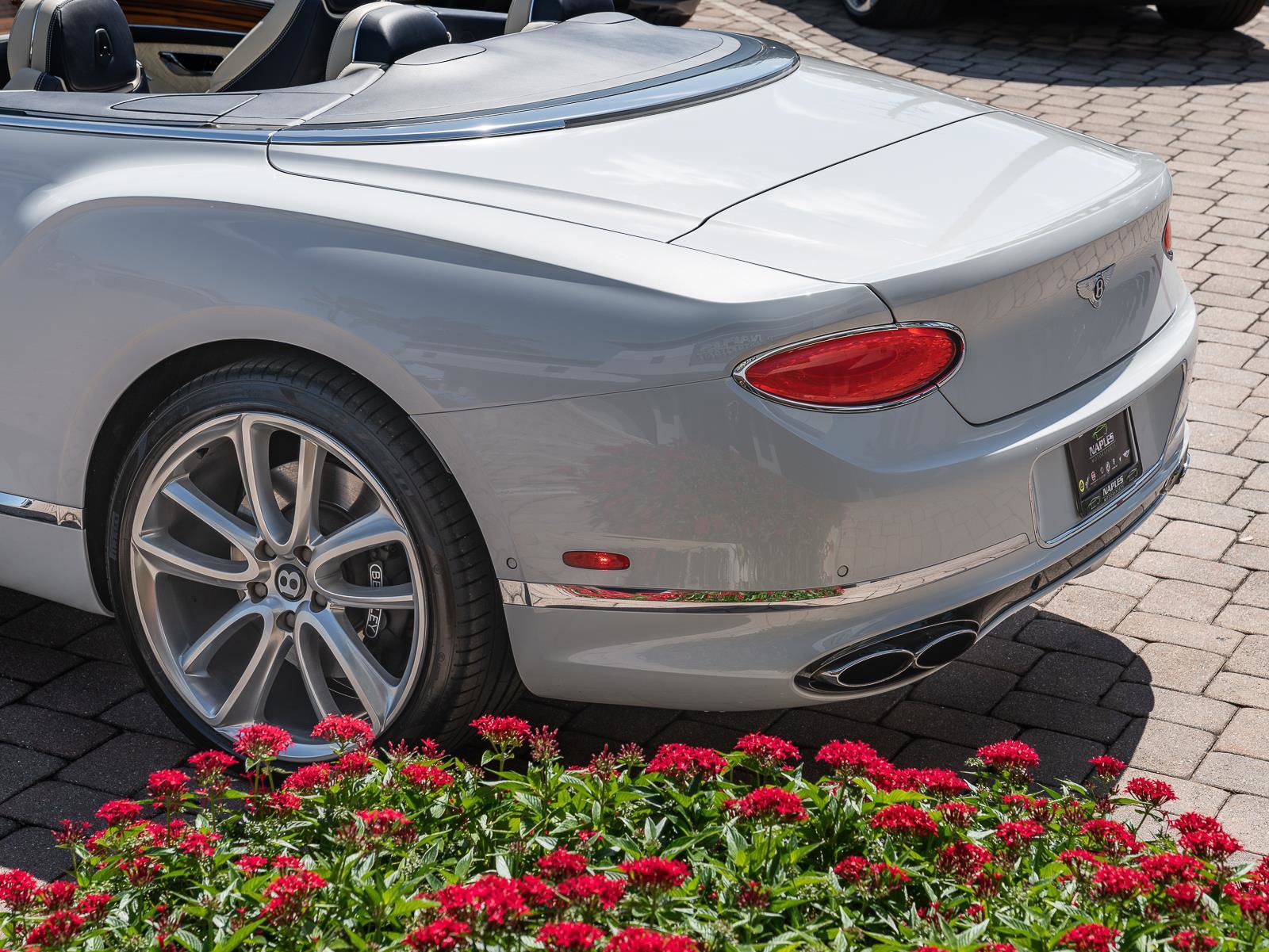 Used 2021 Bentley Continental GT V8 image 25