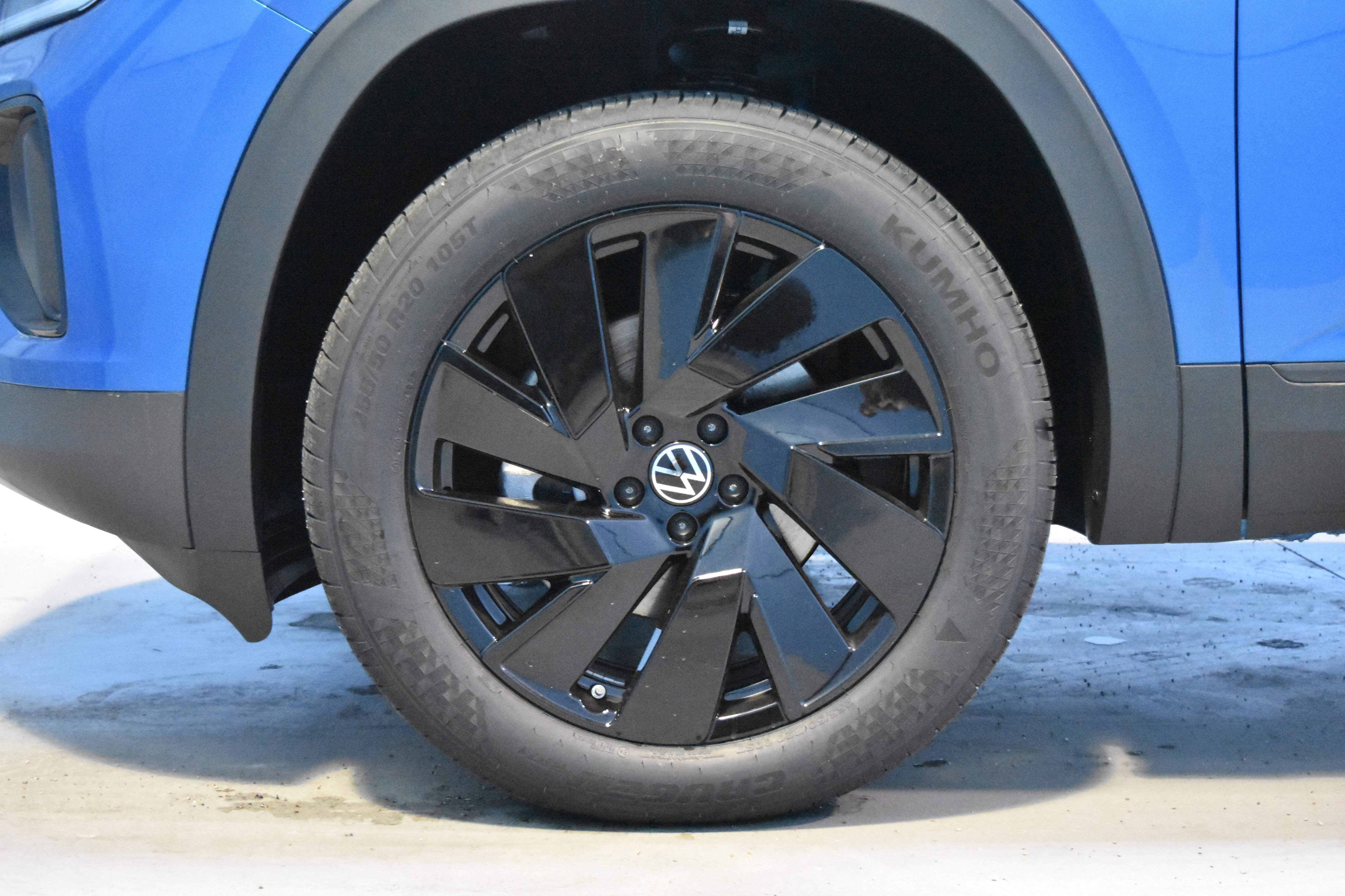 New 2025 Volkswagen Atlas Cross Sport SE image 19