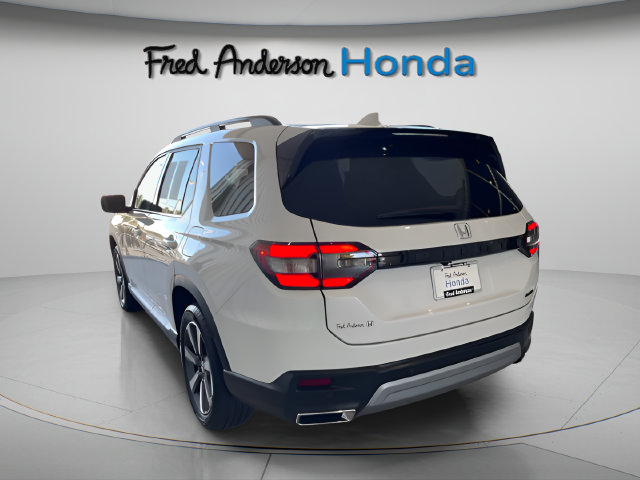 Certified 2025 Honda Pilot Touring image 7