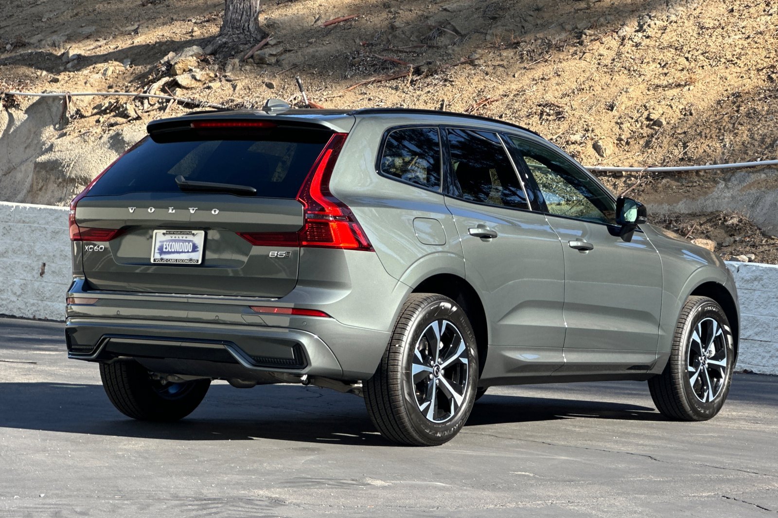 New 2026 Volvo XC60 B5 Core w/ Protection Package Premier AWD/4WD image 4