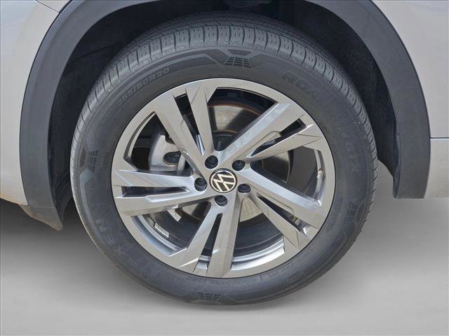 Used 2024 Volkswagen Atlas Cross Sport SEL R-Line AWD/4WD image 23