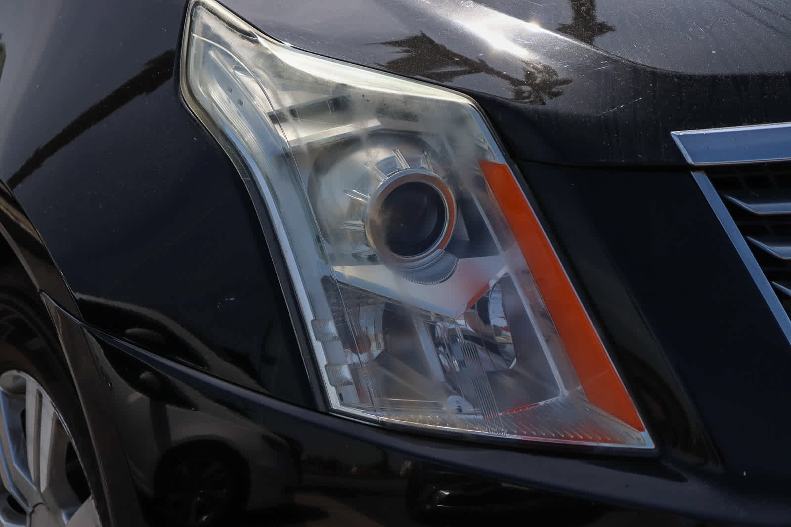 Used 2014 Cadillac SRX Luxury w/ Driver Awareness Package image 3