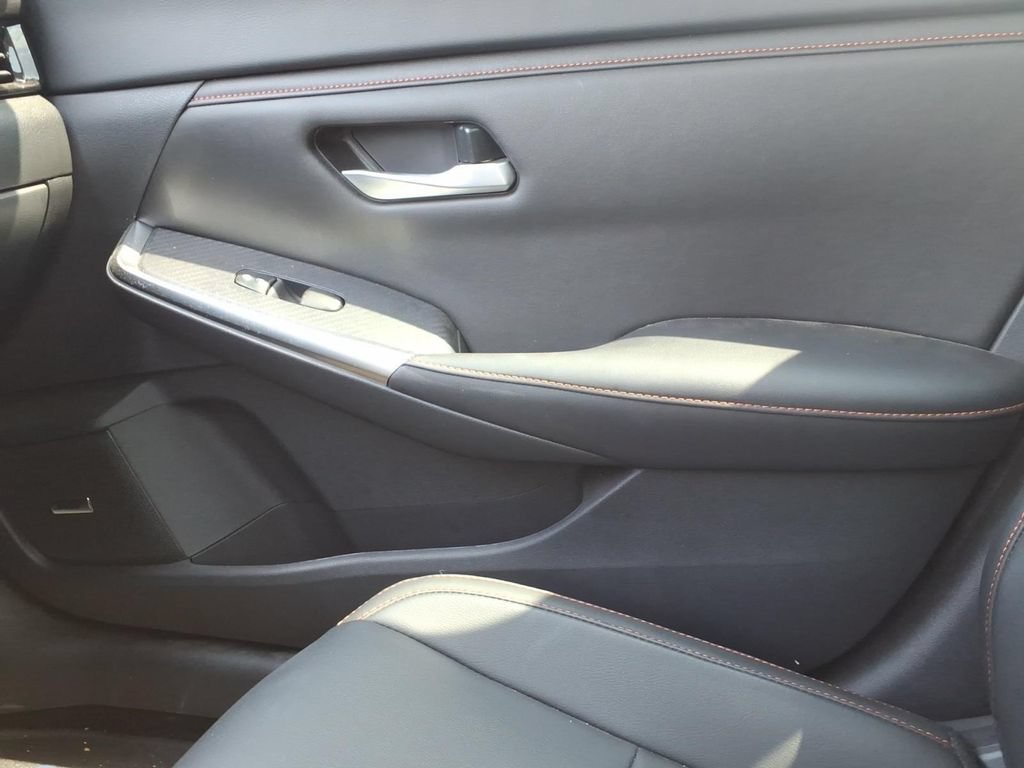Used 2024 Nissan Sentra SR w/ SR Premium Package FWD image 23