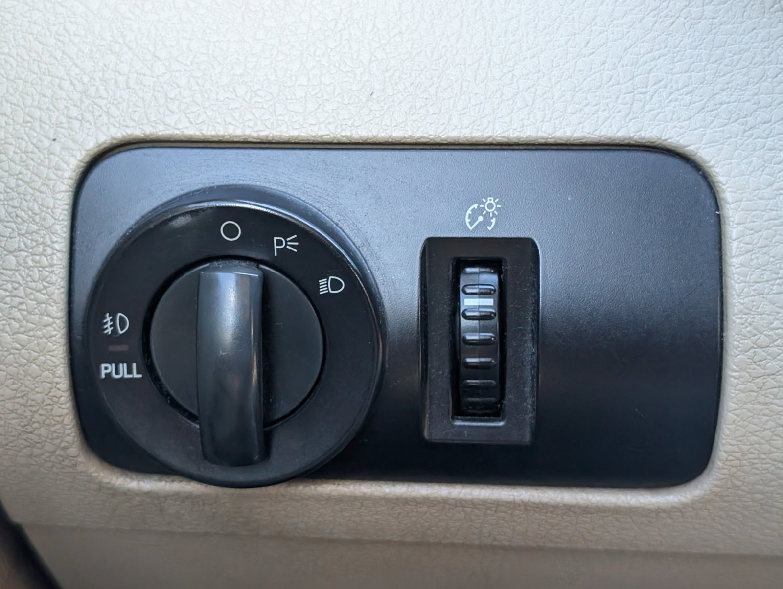 Used 2006 Ford Mustang GT Premium image 18