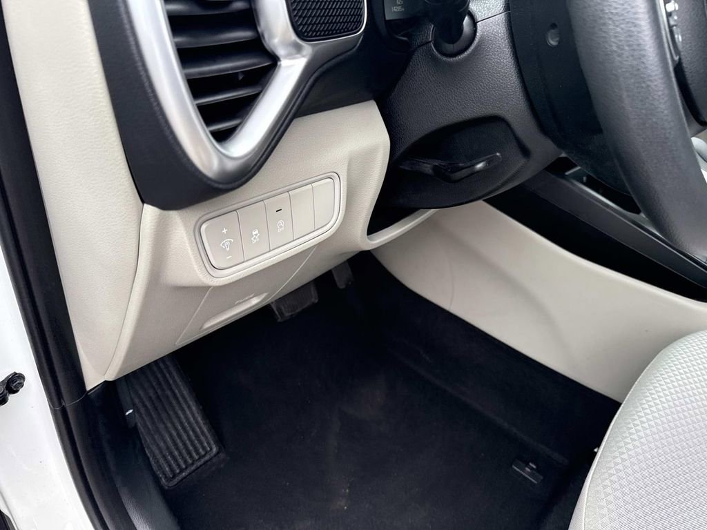 Used 2025 Kia Soul LX w/ LX Technology Package FWD image 19